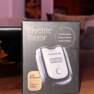 Electric Razor with USB Type-C Cable UNISEX NEW.